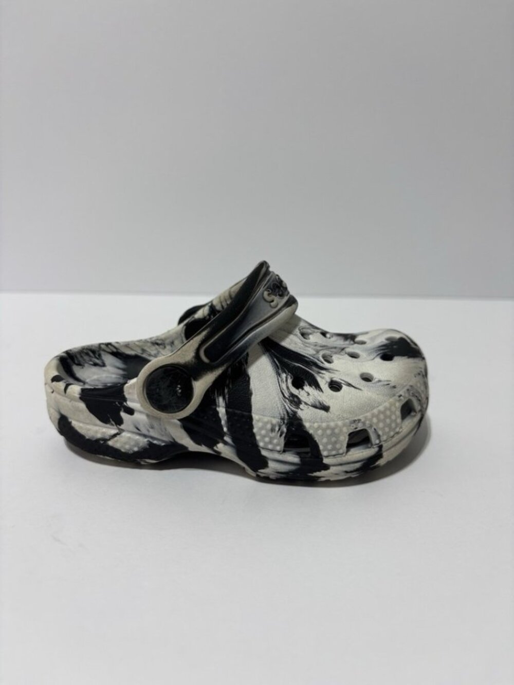 Crocs Toddlers’ Classic Marbled Tie Dye Clogs Black/White, Size 6C